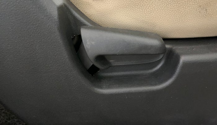 2015 Maruti Wagon R 1.0 VXI, Petrol, Manual, 56,915 km, Driver Side Adjustment Panel