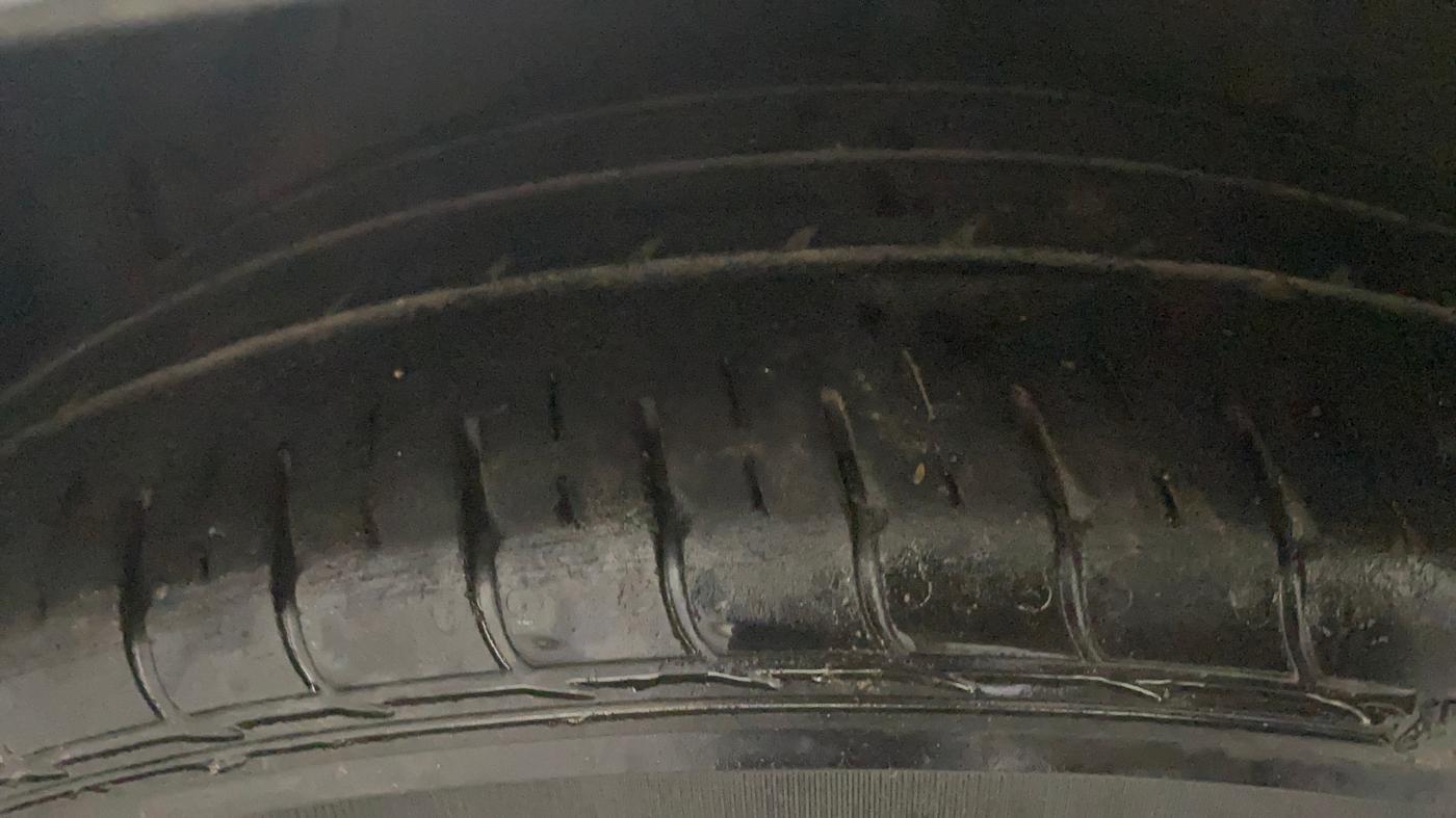 2020 Hyundai AURA SX 1.2 (O), Petrol, Manual, 26,825 km, Left Front Tyre Tread
