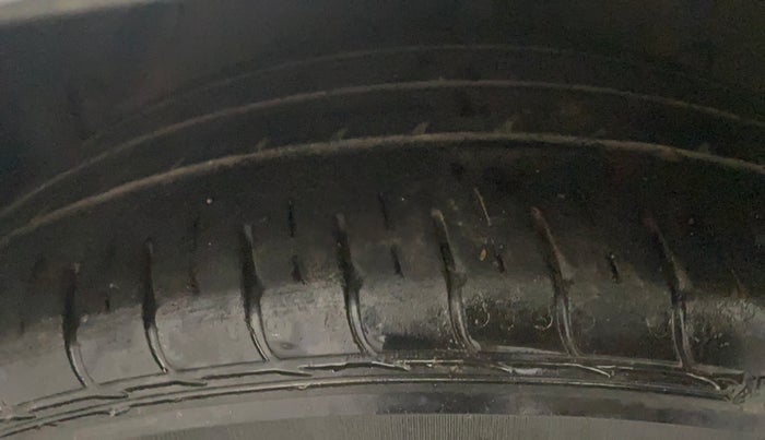 2020 Hyundai AURA SX 1.2 (O), Petrol, Manual, 26,825 km, Left Front Tyre Tread