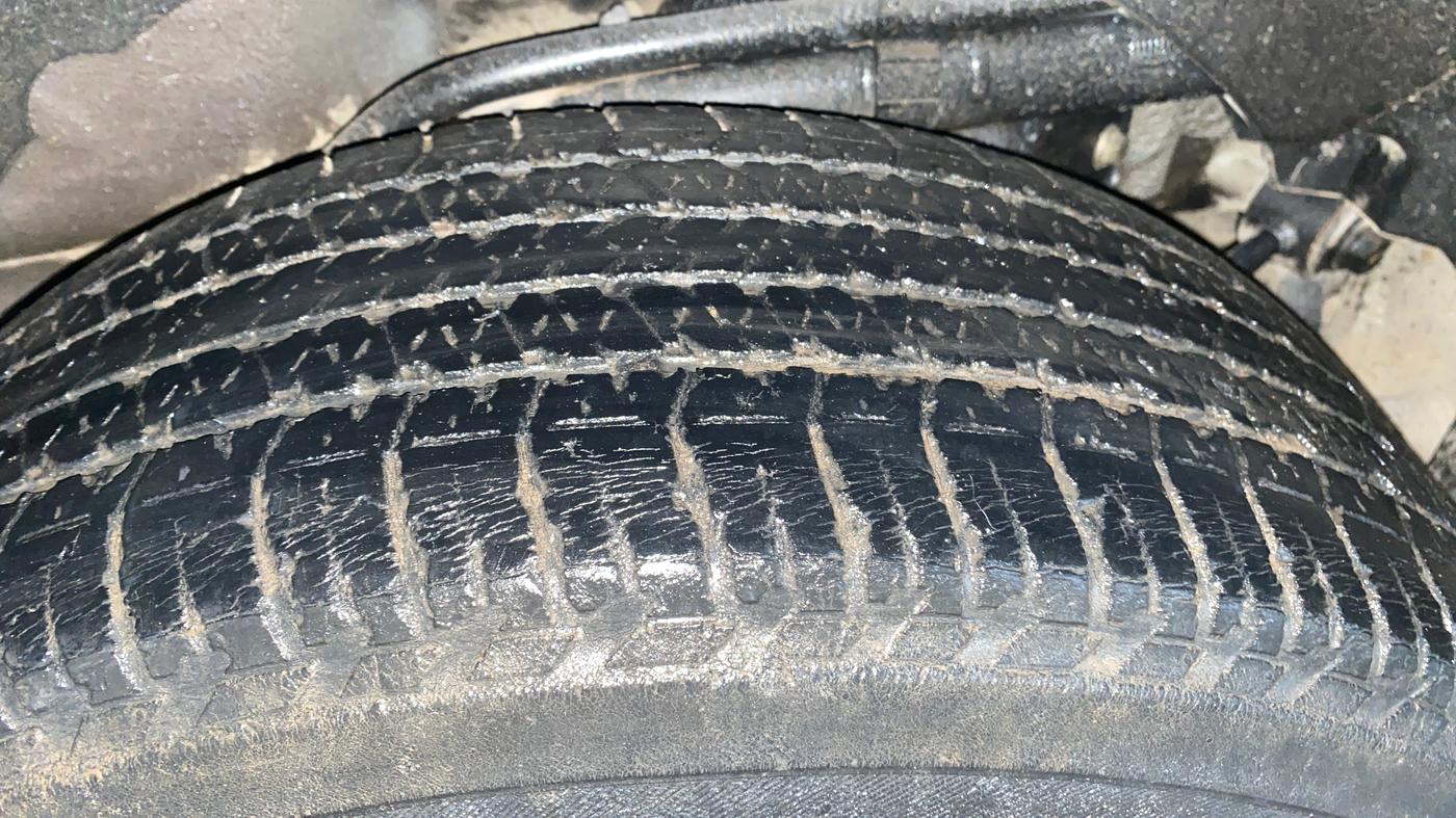 2013 Mahindra XUV500 W8, Diesel, Manual, 76,418 km, Left Rear Tyre Tread