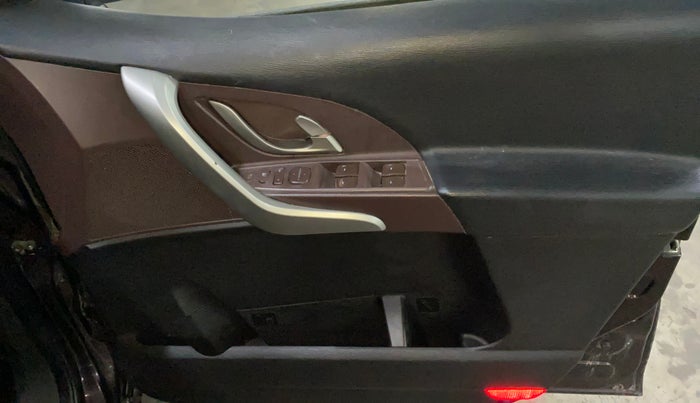 2013 Mahindra XUV500 W8, Diesel, Manual, 76,418 km, Driver Side Door Panels Control