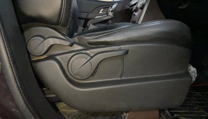 2013 Mahindra XUV500 W8, Diesel, Manual, 76,418 km, Driver Side Adjustment Panel