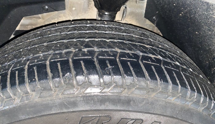 2013 Mahindra XUV500 W8, Diesel, Manual, 76,418 km, Left Front Tyre Tread