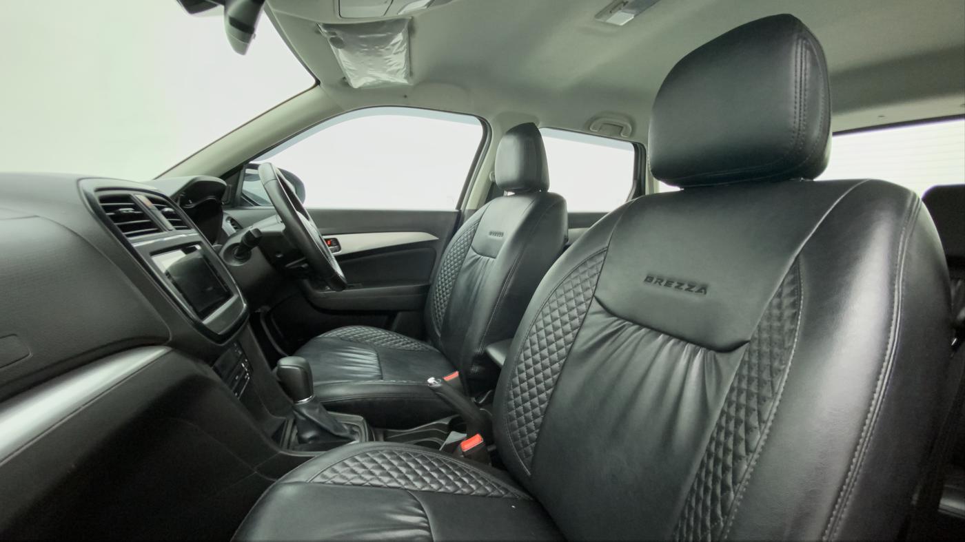 2020 Maruti Vitara Brezza ZXI+ AT SHVS, Petrol, Automatic, 20,479 km, Right Side Front Door Cabin