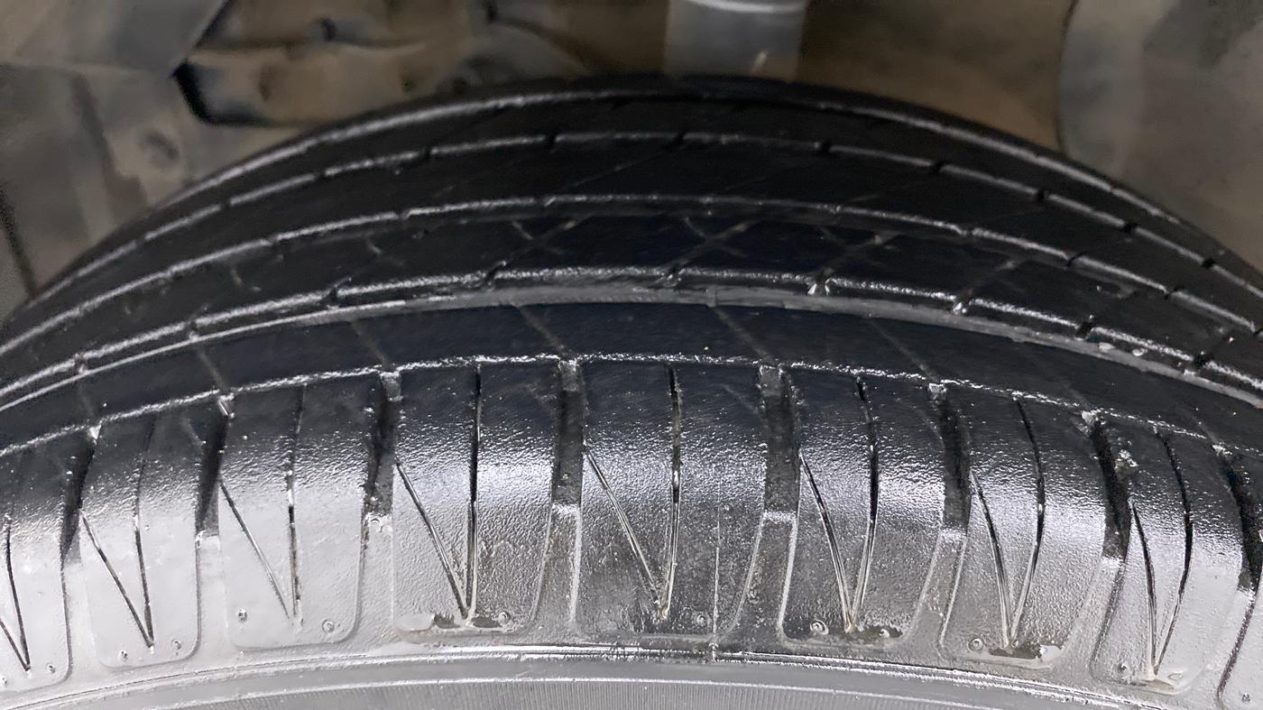 2020 Maruti Vitara Brezza ZXI+ AT SHVS, Petrol, Automatic, 20,479 km, Left Front Tyre Tread