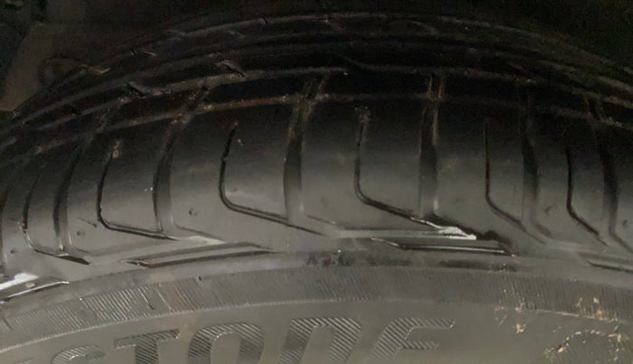 2021 KIA SONET HTX 1.5, Diesel, Manual, 1,31,099 km, Right Rear Tyre Tread