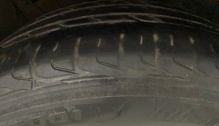 2021 KIA SONET HTX 1.5, Diesel, Manual, 1,31,099 km, Right Front Tyre Tread