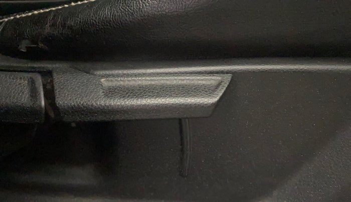 2021 KIA SONET HTX 1.5, Diesel, Manual, 1,31,099 km, Driver Side Adjustment Panel