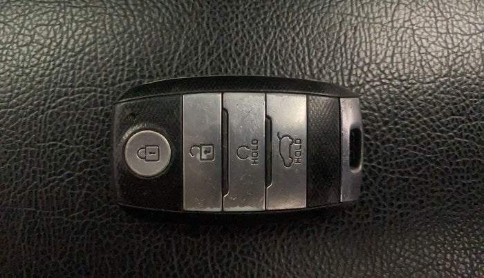 2021 KIA SONET HTX 1.5, Diesel, Manual, 1,31,099 km, Key Close Up