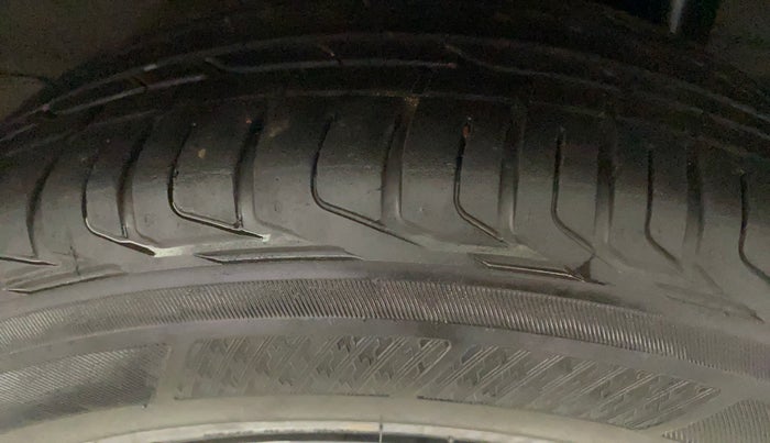 2021 KIA SONET HTX 1.5, Diesel, Manual, 1,31,099 km, Left Rear Tyre Tread