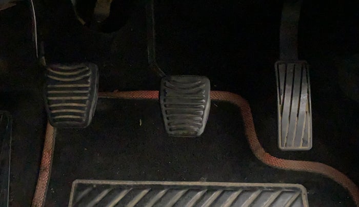 2017 Mahindra KUV 100 NXT K6+ P 6 STR, Petrol, Manual, 64,624 km, Pedals