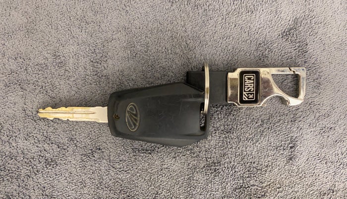 2017 Mahindra KUV 100 NXT K6+ P 6 STR, Petrol, Manual, 64,624 km, Key Close Up