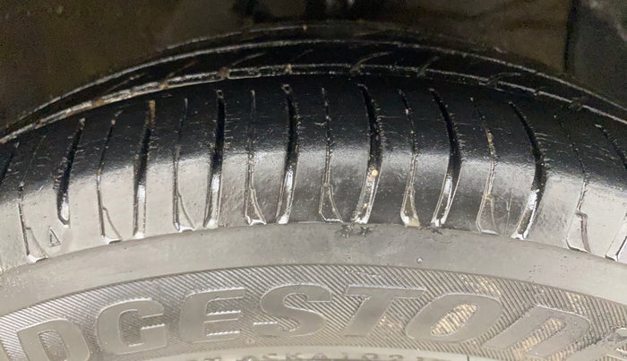 2016 Hyundai Grand i10 ASTA (O) AT 1.2 KAPPA VTVT, Petrol, Automatic, 71,494 km, Right Front Tyre Tread