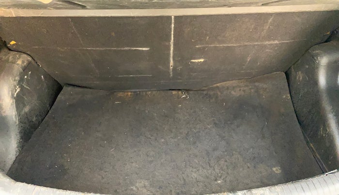 2016 Hyundai Grand i10 ASTA (O) AT 1.2 KAPPA VTVT, Petrol, Automatic, 71,494 km, Boot Inside