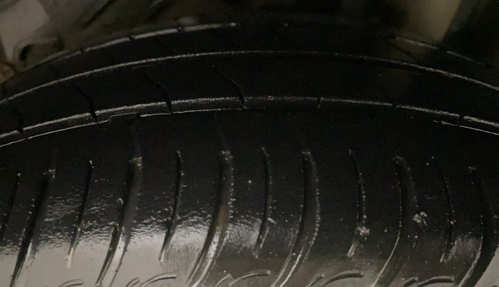 2016 Ford Figo Aspire TITANIUM 1.2 PETROL, Petrol, Manual, 87,714 km, Left Rear Tyre Tread