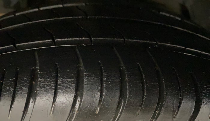 2016 Ford Figo Aspire TITANIUM 1.2 PETROL, Petrol, Manual, 87,714 km, Right Rear Tyre Tread