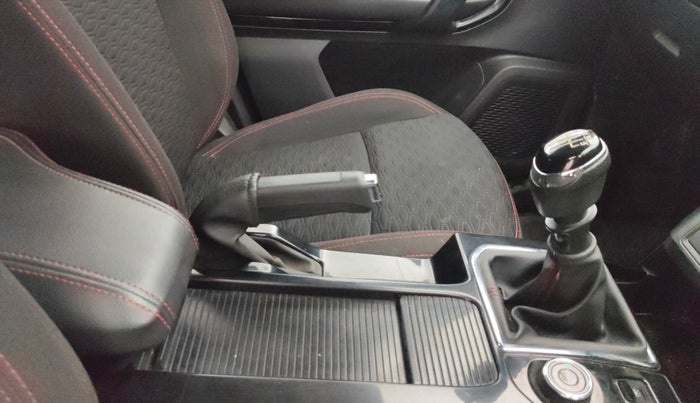 2022 Renault Kiger RXZ MT, Petrol, Manual, 40,096 km, Gear Lever