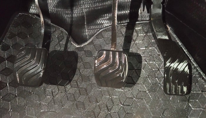 2022 Renault Kiger RXZ MT, Petrol, Manual, 40,096 km, Pedals