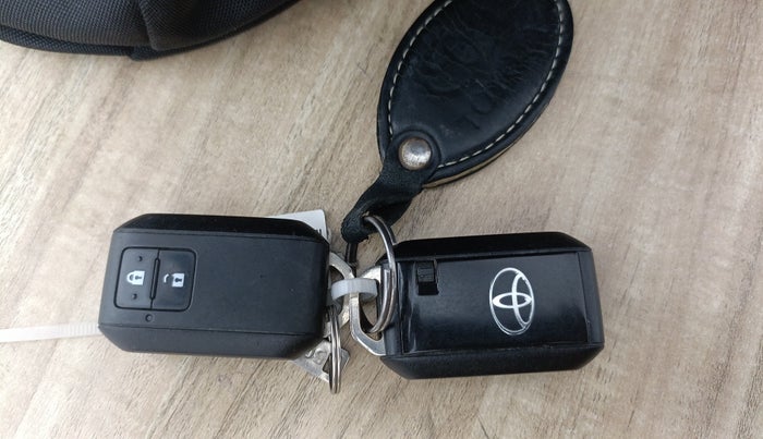 2020 Toyota Glanza V CVT, Petrol, Automatic, 68,732 km, Key Close Up