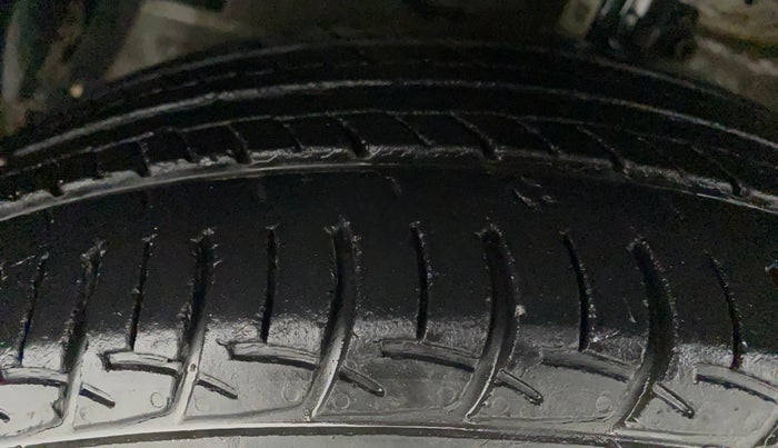 2018 Maruti Ciaz DELTA AT 1.5 SHVS PETROL, Petrol, Automatic, 39,325 km, Left Front Tyre Tread