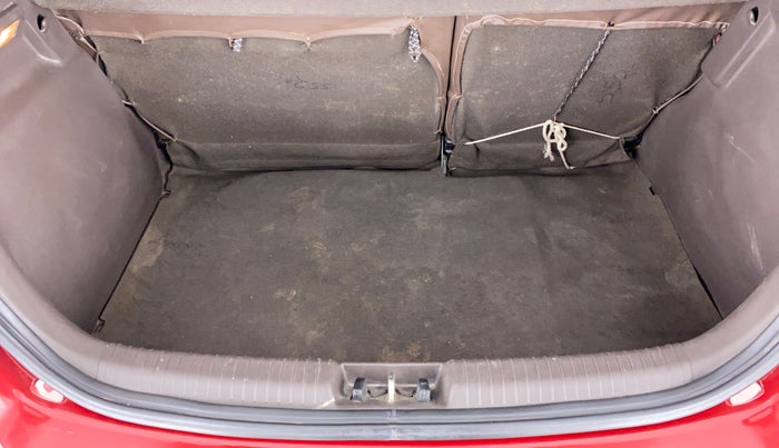 2009 Hyundai i20 MAGNA 1.2 VTVT, Petrol, Manual, 70,184 km, Boot Inside