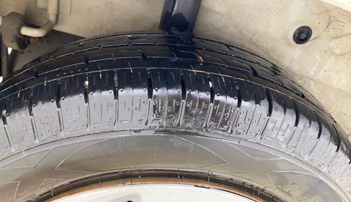 2017 Maruti Celerio ZXI AMT, Petrol, Automatic, 1,06,075 km, Right Rear Tyre Tread