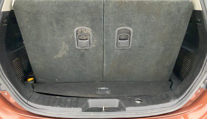 2019 Mahindra XUV500 W9, Diesel, Manual, 57,814 km, Boot Inside