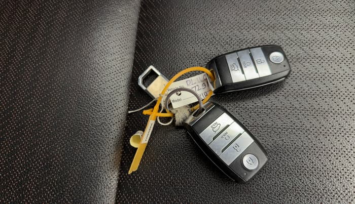 2021 KIA SONET HTK PLUS 1.0 IMT, Petrol, Manual, 42,897 km, Key Close Up