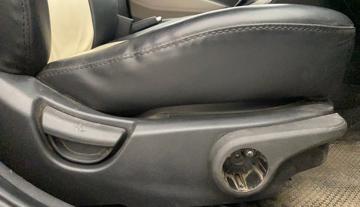 2015 Hyundai Grand i10 ASTA AT 1.2 KAPPA VTVT, Petrol, Automatic, 36,733 km, Driver Side Adjustment Panel