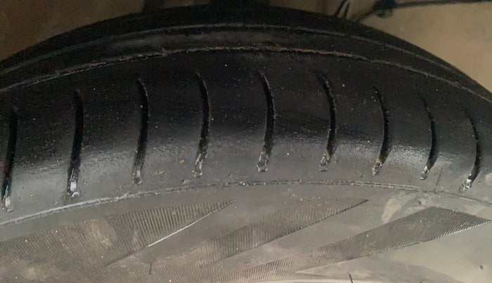 2021 Maruti Alto VXI, CNG, Manual, 47,644 km, Right Front Tyre Tread