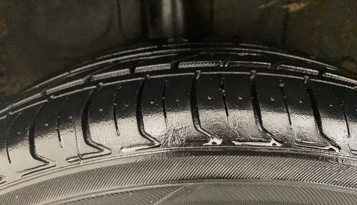 2013 Toyota Etios G, Petrol, Manual, 82,968 km, Right Rear Tyre Tread