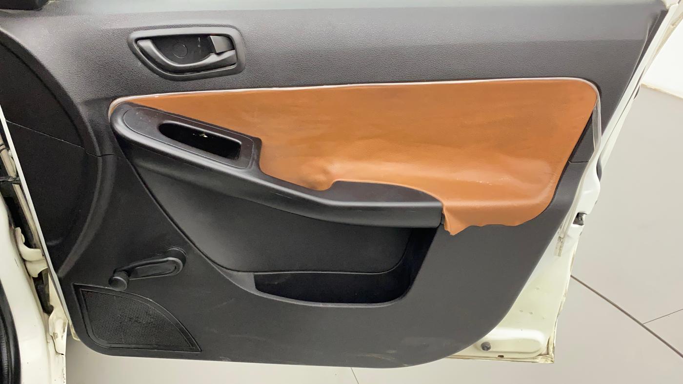2018 Tata Zest XE PETROL, CNG, Manual, 57,554 km, Driver Side Door Panels Control