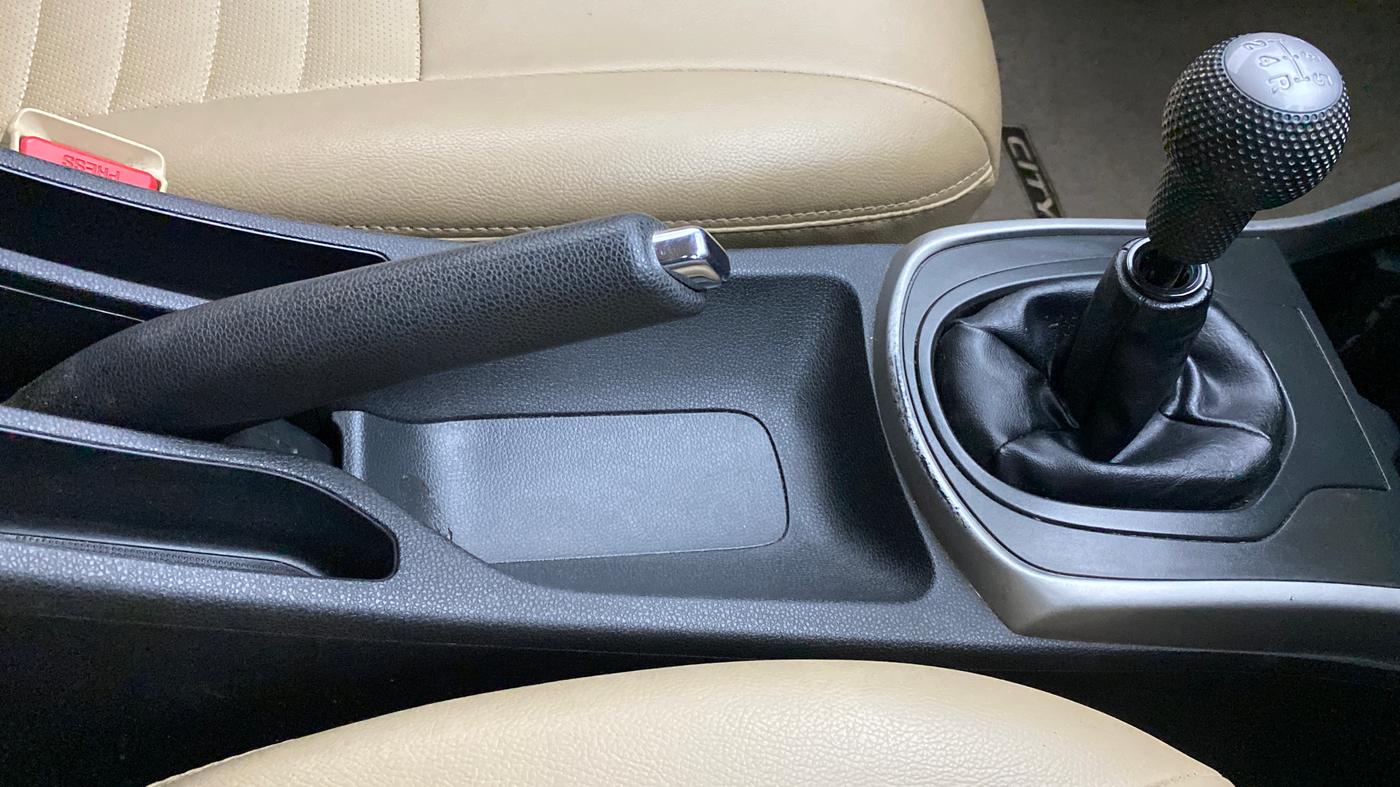 2016 Honda City V MT PETROL, Petrol, Manual, 85,175 km, Gear Lever