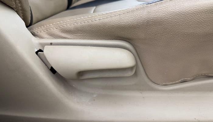 2016 Maruti Ertiga VXI CNG, CNG, Manual, 99,370 km, Driver Side Adjustment Panel