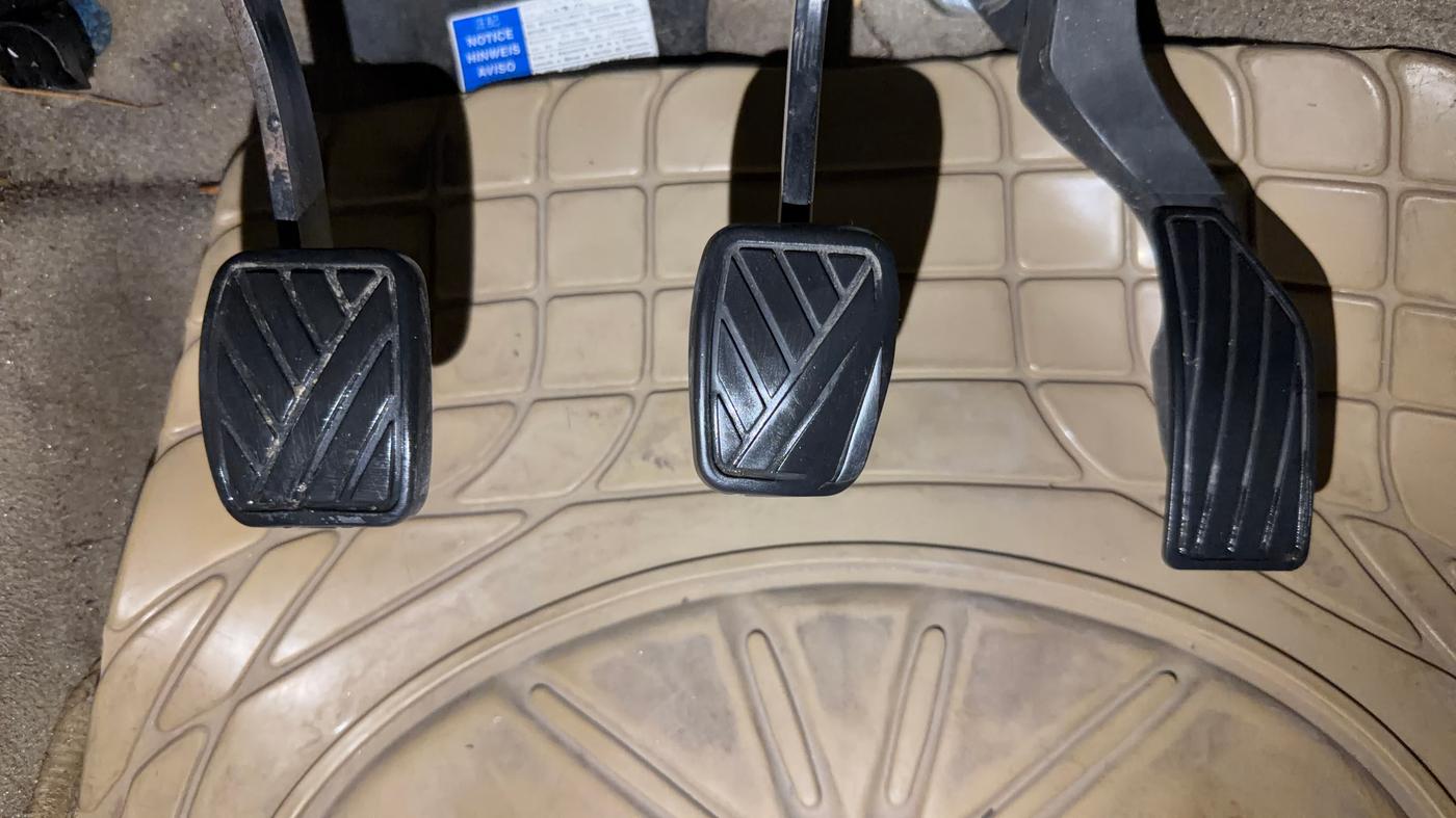 2016 Maruti Ertiga VXI CNG, CNG, Manual, 99,370 km, Pedals
