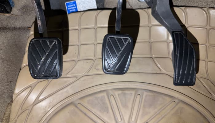 2016 Maruti Ertiga VXI CNG, CNG, Manual, 99,370 km, Pedals