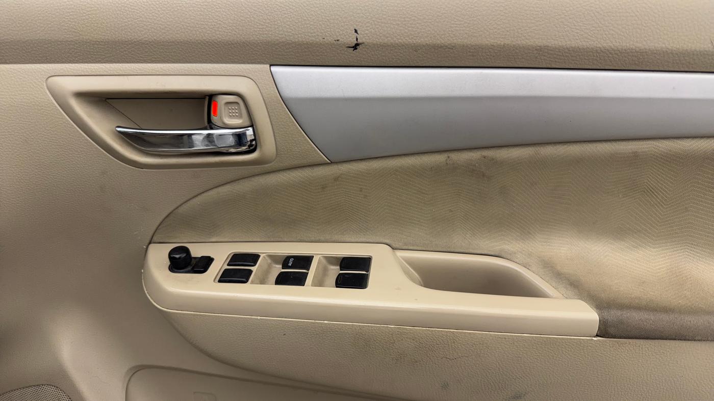 2016 Maruti Ertiga VXI CNG, CNG, Manual, 99,370 km, Driver Side Door Panels Control
