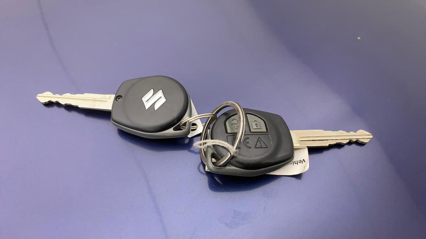 2023 Maruti Swift VXI, Petrol, Manual, 20,049 km, Key Close Up