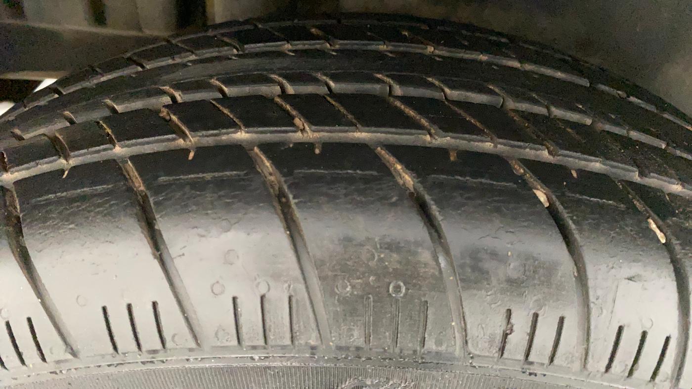 2016 Maruti Swift ZXI, Petrol, Manual, 26,934 km, Right Rear Tyre Tread
