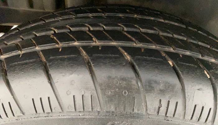 2016 Maruti Swift ZXI, Petrol, Manual, 26,934 km, Right Rear Tyre Tread