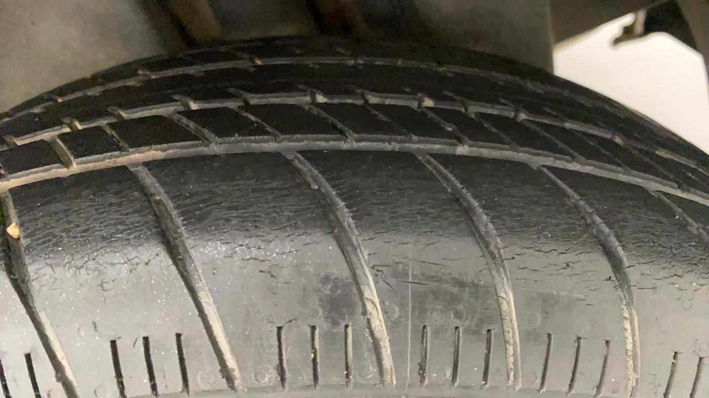 2016 Maruti Swift ZXI, Petrol, Manual, 26,934 km, Left Rear Tyre Tread