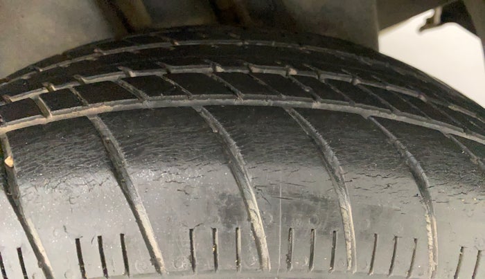 2016 Maruti Swift ZXI, Petrol, Manual, 26,934 km, Left Rear Tyre Tread