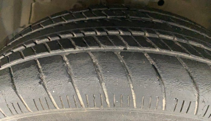 2016 Maruti Swift ZXI, Petrol, Manual, 26,934 km, Left Front Tyre Tread