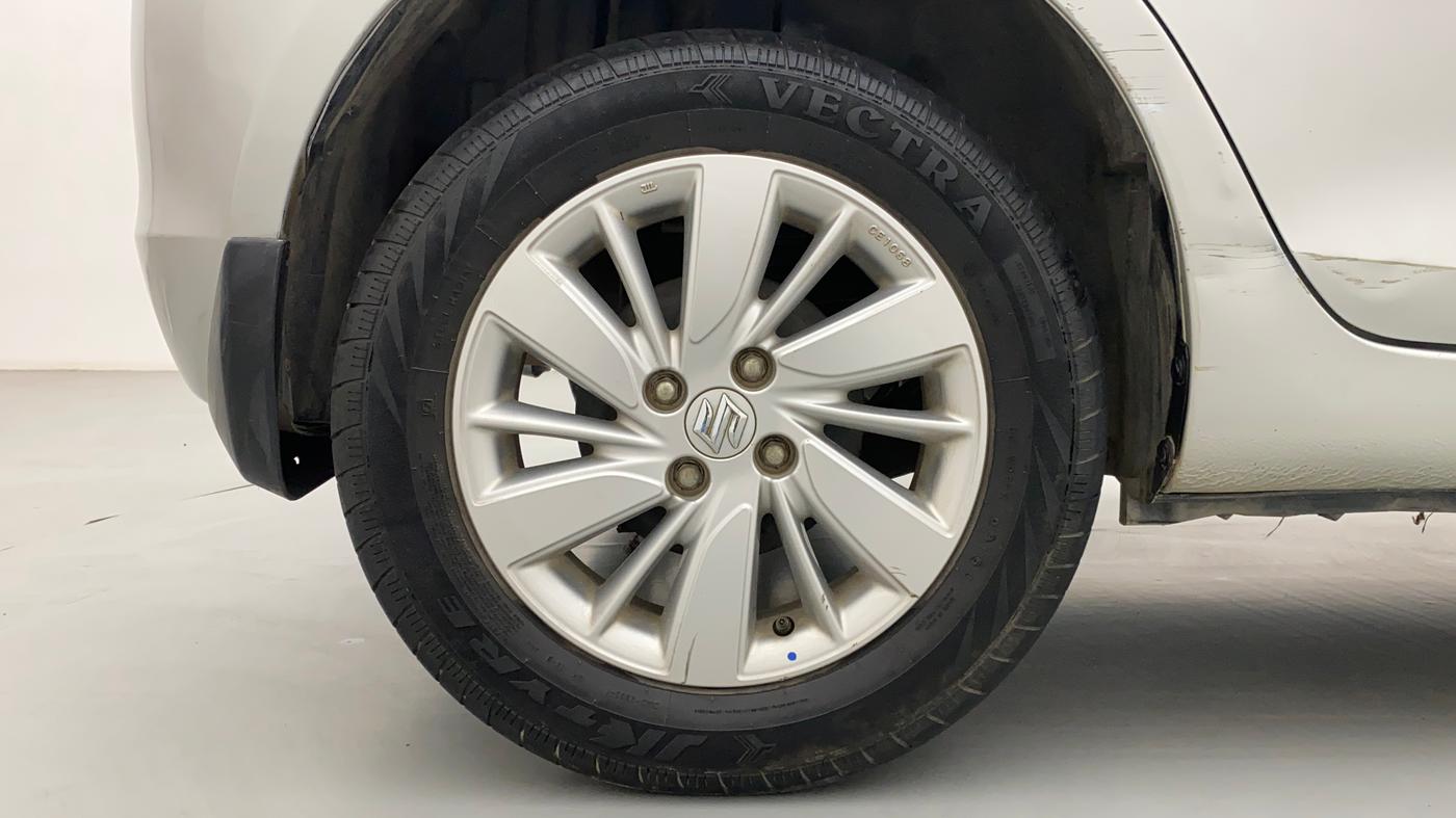 2016 Maruti Swift ZXI, Petrol, Manual, 26,934 km, Right Rear Wheel