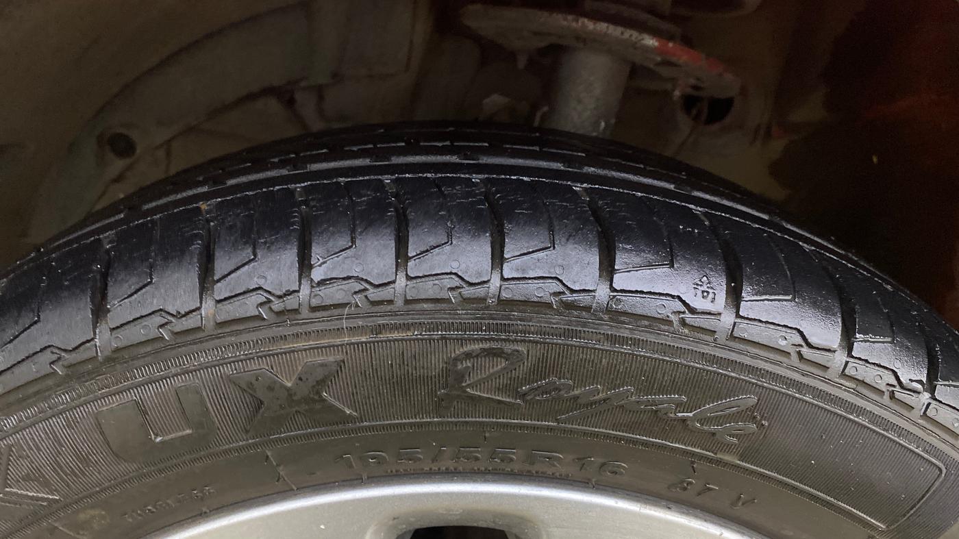 2017 Maruti Baleno ZETA DIESEL 1.3, Diesel, Manual, 67,714 km, Left Front Tyre Tread