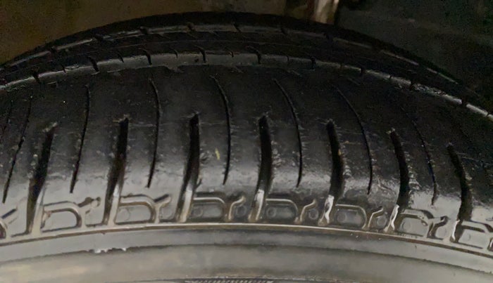 2016 Mahindra Kuv100 K6 5 STR, Petrol, Manual, 13,875 km, Left Rear Tyre Tread