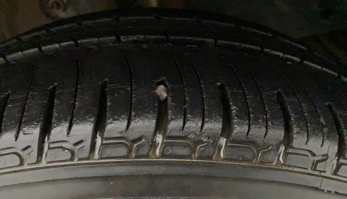 2016 Mahindra Kuv100 K6 5 STR, Petrol, Manual, 13,875 km, Left Front Tyre Tread