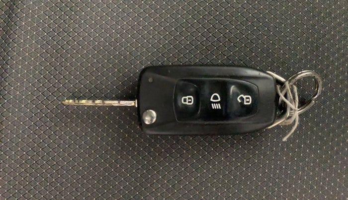 2017 Tata Tiago XM PETROL, Petrol, Manual, 54,944 km, Key Close Up