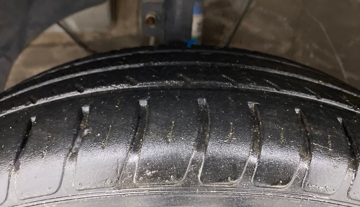 2022 Maruti Swift VXI, Petrol, Manual, 23,808 km, Left Front Tyre Tread