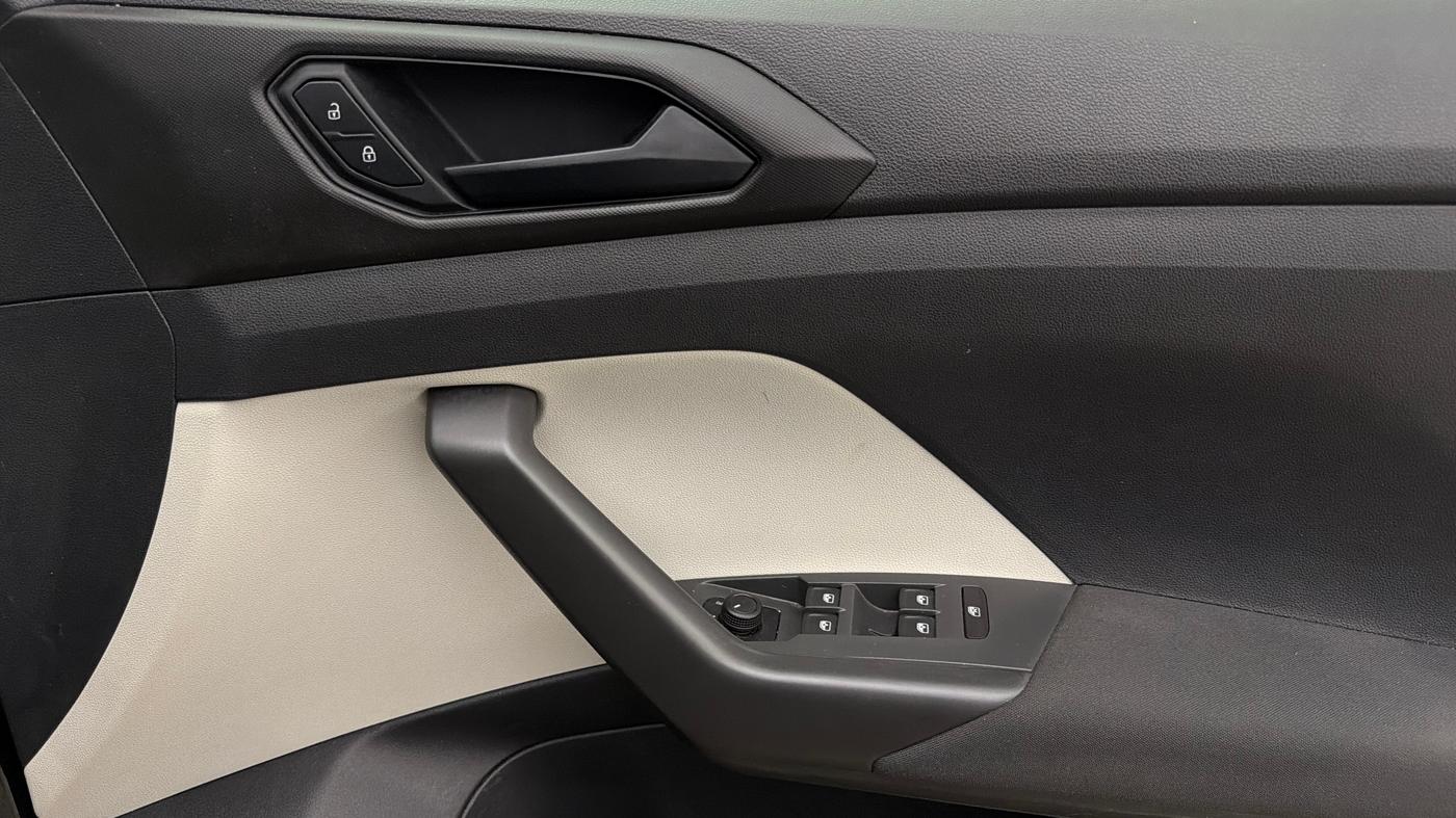 2025 Volkswagen TAIGUN COMFORTLINE 1.0 TSI MT, Petrol, Manual, 9,112 km, Driver Side Door Panels Control